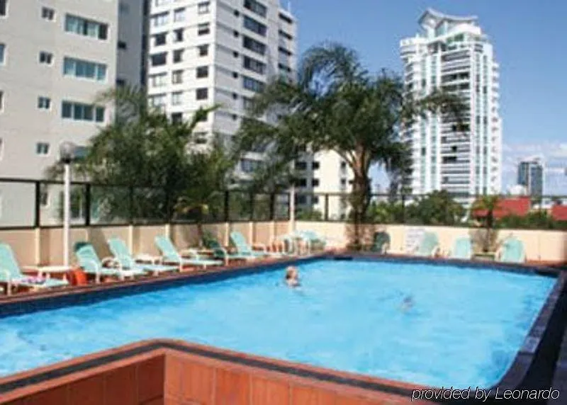 Sandy Point Beach Resort غولد كوست