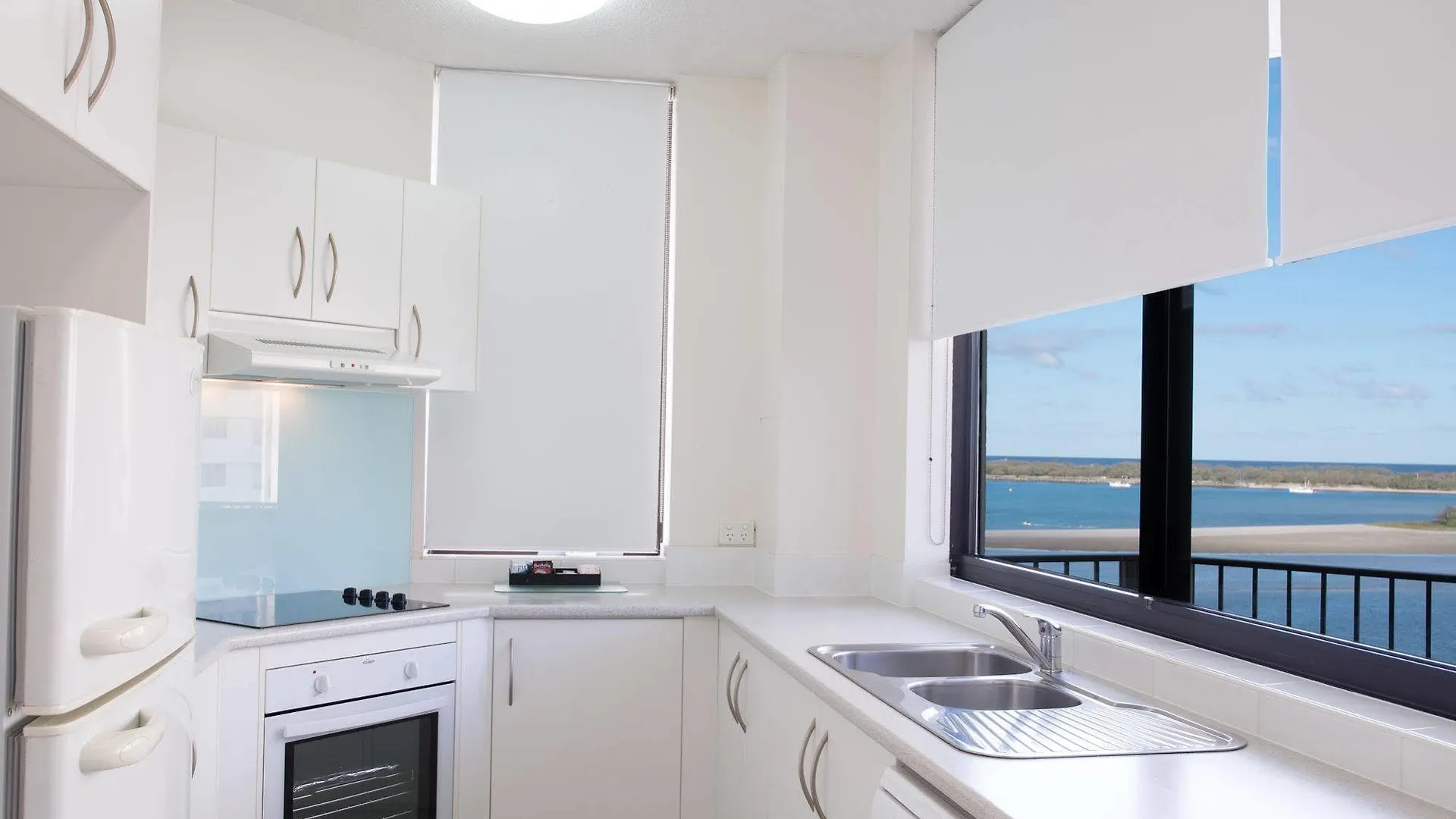 Sandy Point Beach Resort غولد كوست